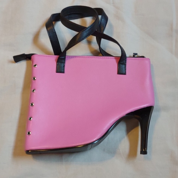 Insanely Fashionable Purse - Picture 2 of 4